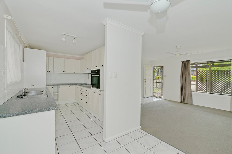 Photo - 33 Royena Court, Crestmead QLD 4132 - Image 7