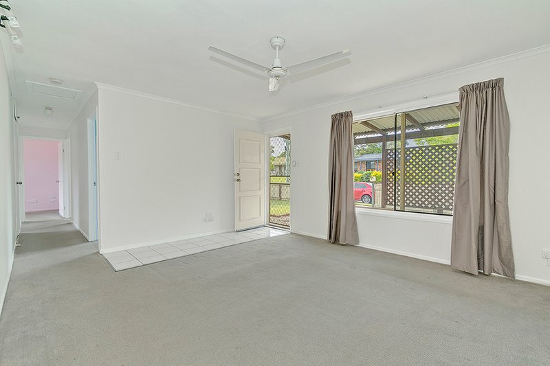 Photo - 33 Royena Court, Crestmead QLD 4132 - Image 9