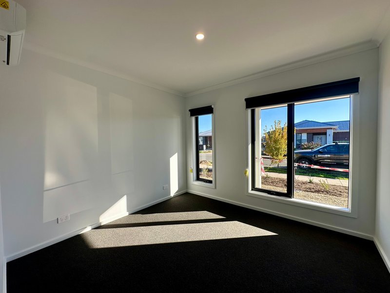 Photo - 33 Roynic Parade, Benalla VIC 3672 - Image 4