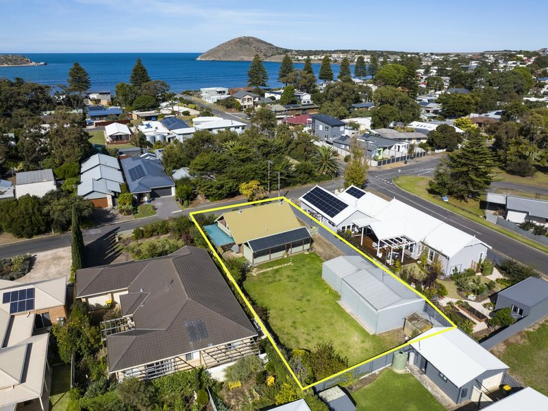 33 Russell Street, Encounter Bay SA 5211