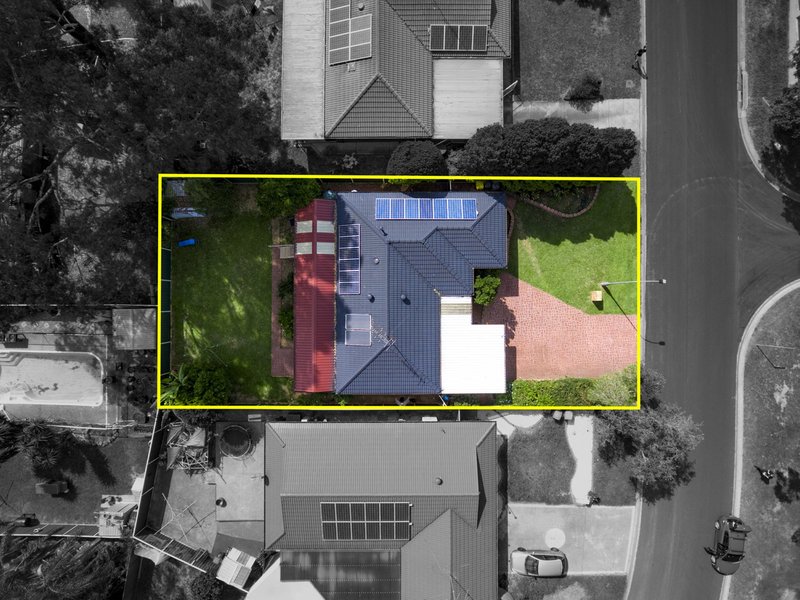 Photo - 33 Rutherglen Drive, St Andrews NSW 2566 - Image 10