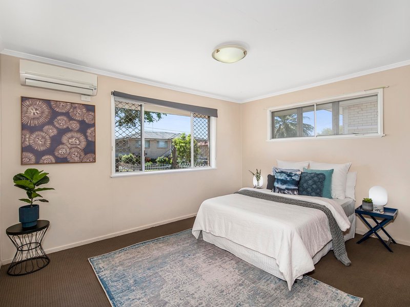 Photo - 33 Salandra Street, Mansfield QLD 4122 - Image 12