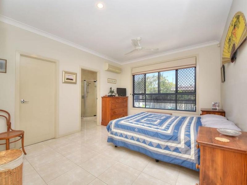 Photo - 33 Savoy Drive, Broadbeach Waters QLD 4218 - Image 9