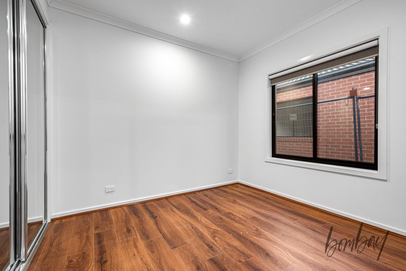 Photo - 33 Schefflera Street, Craigieburn VIC 3064 - Image 12