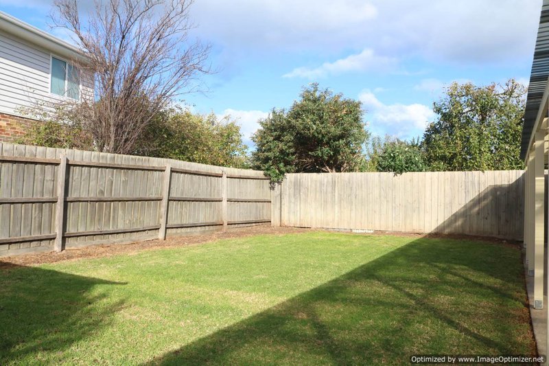 Photo - 33 Scherman Drive, Altona Meadows VIC 3028 - Image 14