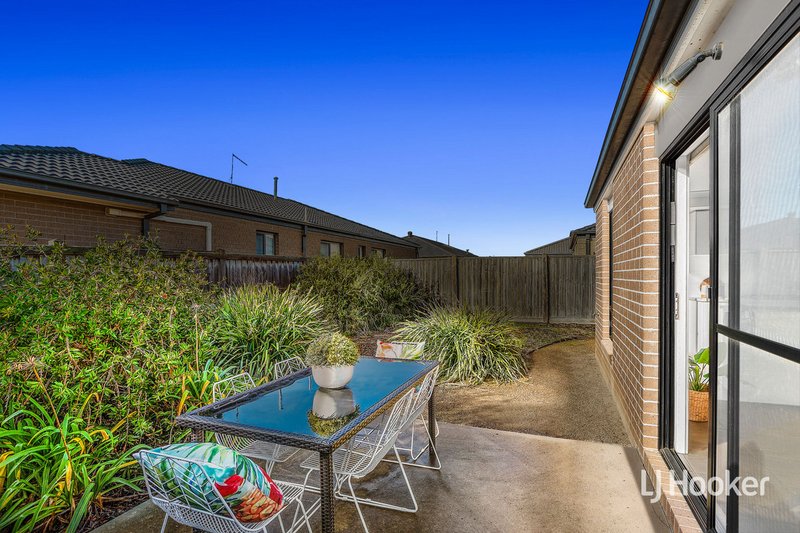 Photo - 33 Seagrass Crescent, Point Cook VIC 3030 - Image 11