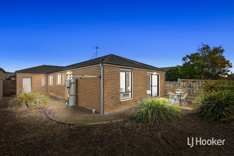 Photo - 33 Seagrass Crescent, Point Cook VIC 3030 - Image 12