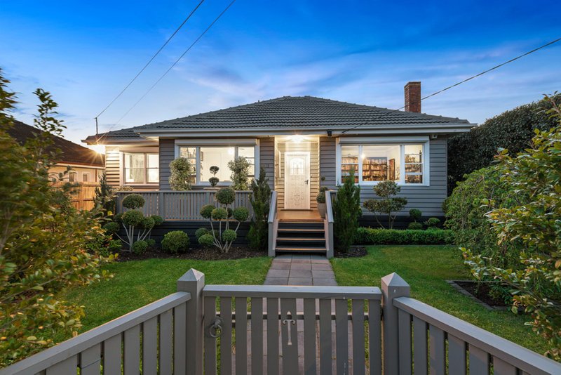 33 Seaview Crescent, Mulgrave VIC 3170