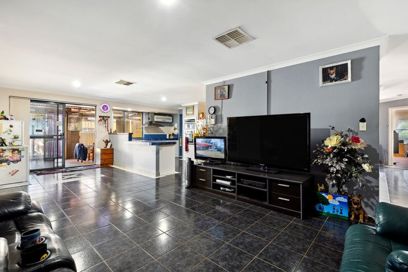 Photo - 33 Serene Place, Barragup WA 6209 - Image 11