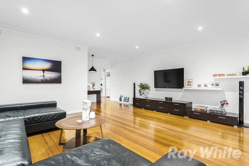 Photo - 33 Shaftsbury Drive, Mulgrave VIC 3170 - Image 3