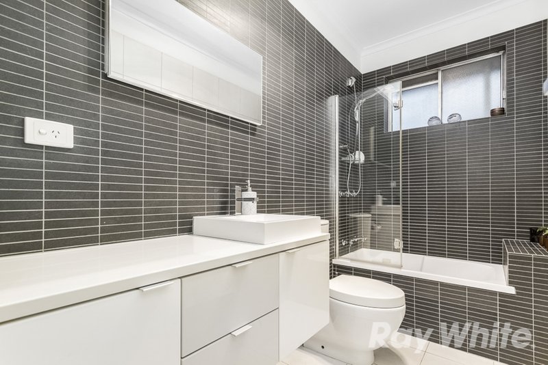 Photo - 33 Shaftsbury Drive, Mulgrave VIC 3170 - Image 5