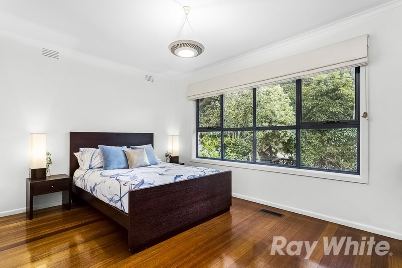 Photo - 33 Shaftsbury Drive, Mulgrave VIC 3170 - Image 7