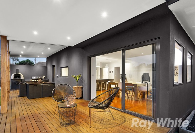 Photo - 33 Shaftsbury Drive, Mulgrave VIC 3170 - Image 9