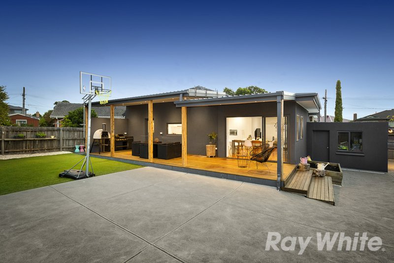 Photo - 33 Shaftsbury Drive, Mulgrave VIC 3170 - Image 10