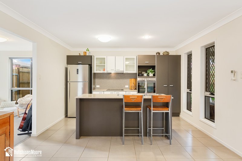 Photo - 33 Shaw Place, Redland Bay QLD 4165 - Image 7