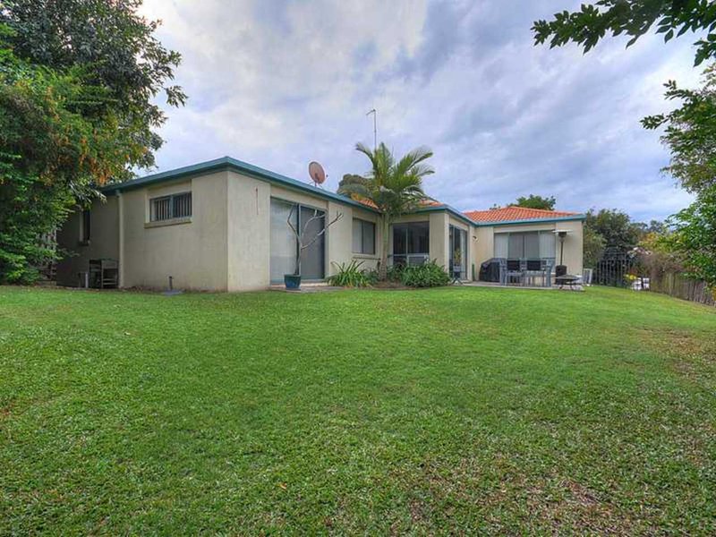 Photo - 33 Shepton Crescent, Mudgeeraba QLD 4213 - Image 2