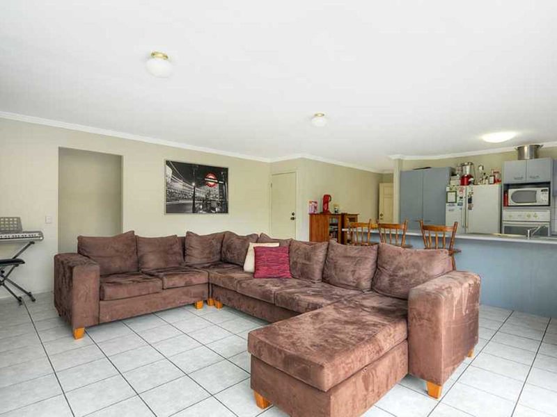 Photo - 33 Shepton Crescent, Mudgeeraba QLD 4213 - Image 4