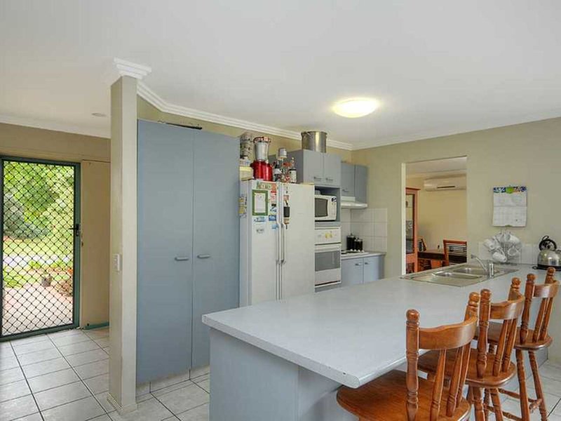 Photo - 33 Shepton Crescent, Mudgeeraba QLD 4213 - Image 5