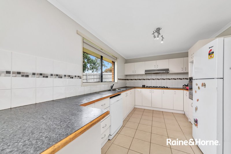 Photo - 33 Short Road, Hampton Park VIC 3976 - Image 4