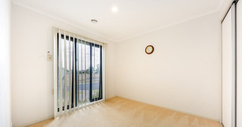 Photo - 33 Sirius Way, Kurunjang VIC 3337 - Image 4