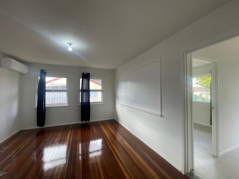 Photo - 33 Skylark Street, Inala QLD 4077 - Image 2