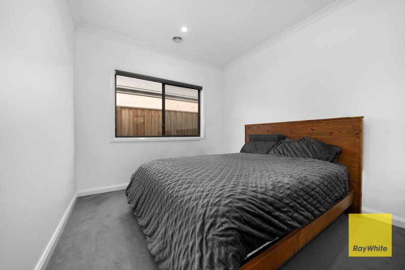 Photo - 33 Skypac Drive, Truganina VIC 3029 - Image 3