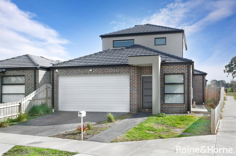 33 Sommeville Drive, Roxburgh Park VIC 3064