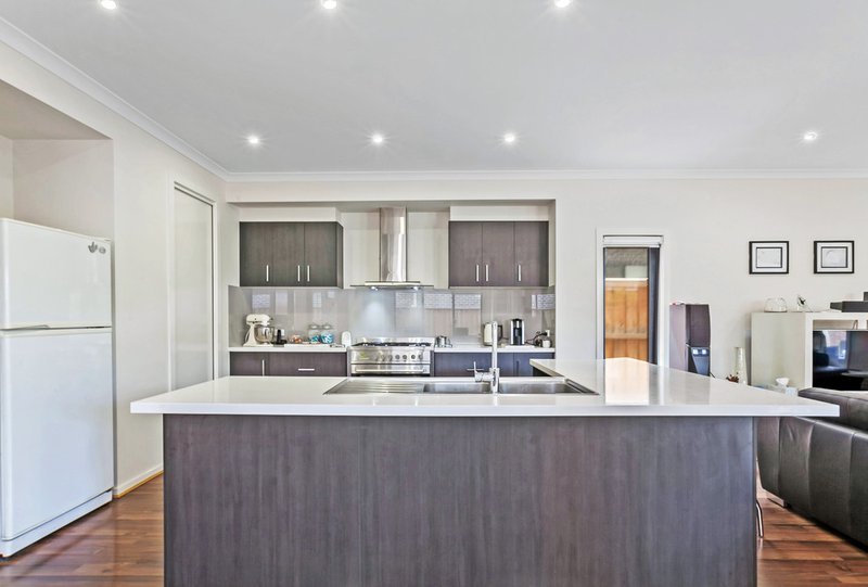 Photo - 33 Spectrum Way, Coburg North VIC 3058 - Image 4