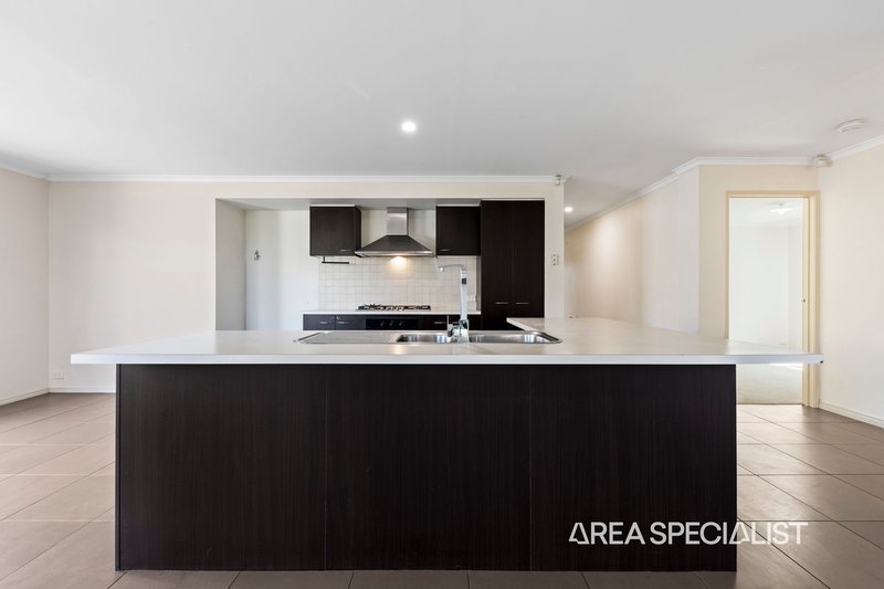 Photo - 33 Stefan Drive, Berwick VIC 3806 - Image 5