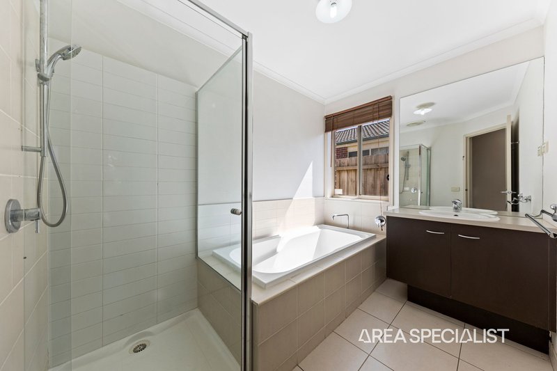 Photo - 33 Stefan Drive, Berwick VIC 3806 - Image 9