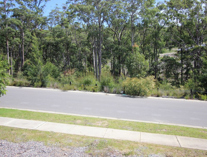 Photo - 33 Stollery Drive, Cameron Park NSW 2285 - Image 5