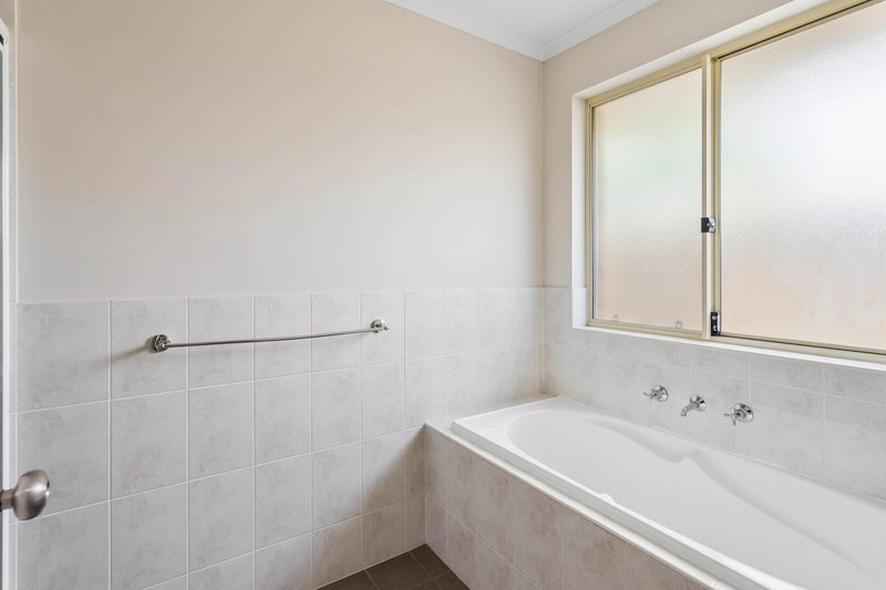 Photo - 33 Strathaird Boulevard, Smithfield SA 5114 - Image 11
