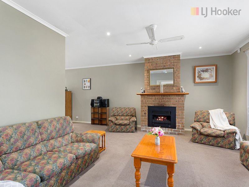 Photo - 33 Sunnymeade Drive, Aberfoyle Park SA 5159 - Image 5