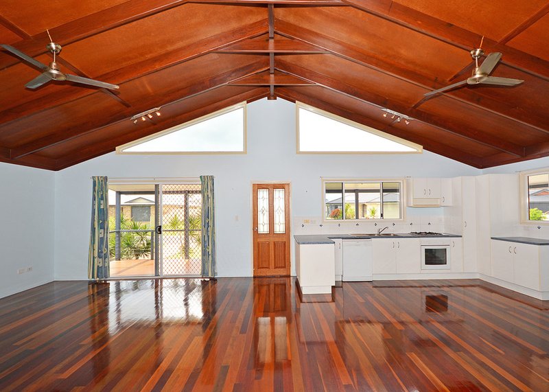 Photo - 33 Sunrise Crescent, Burrum Heads QLD 4659 - Image 2