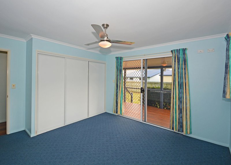 Photo - 33 Sunrise Crescent, Burrum Heads QLD 4659 - Image 9