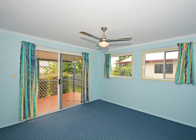 Photo - 33 Sunrise Crescent, Burrum Heads QLD 4659 - Image 10