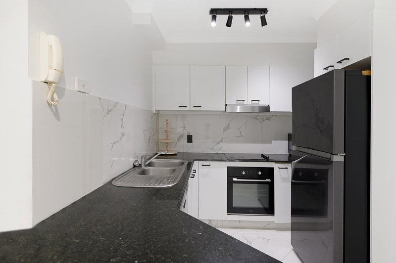 Photo - 3/3 Sunset Boulevard, Surfers Paradise QLD 4217 - Image 9