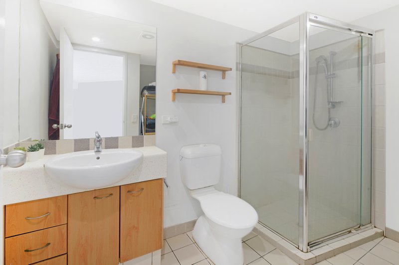 Photo - 3/3 Sunset Boulevard, Surfers Paradise QLD 4217 - Image 10
