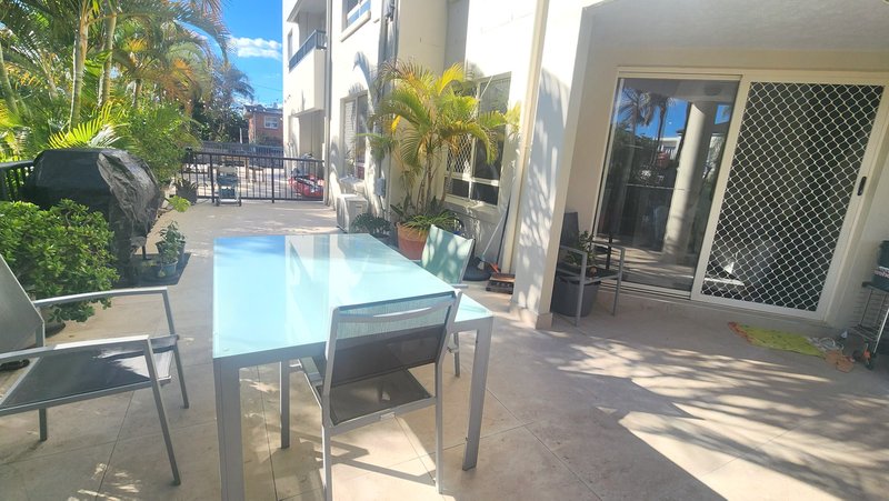 Photo - 3/3 Sunset Boulevard, Surfers Paradise QLD 4217 - Image 11