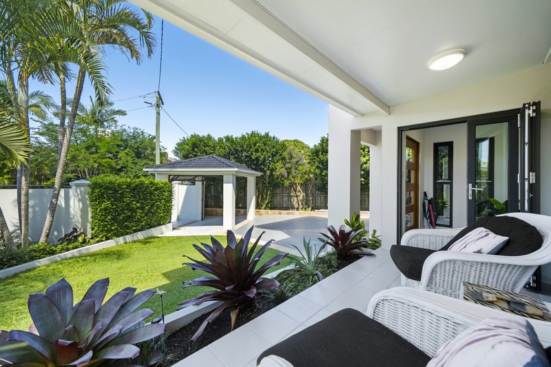 Photo - 33 Talinga Place, Broadbeach Waters QLD 4218 - Image 2