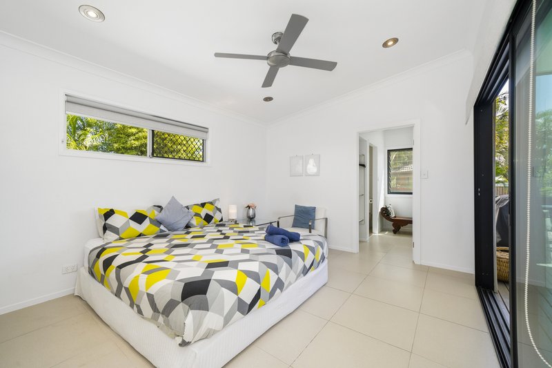 Photo - 33 Talinga Place, Broadbeach Waters QLD 4218 - Image 18