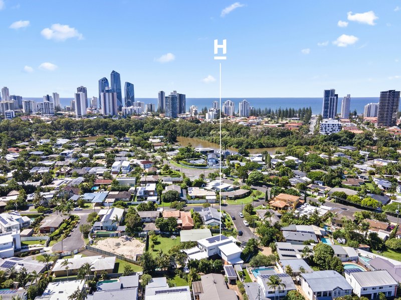 Photo - 33 Talinga Place, Broadbeach Waters QLD 4218 - Image 22