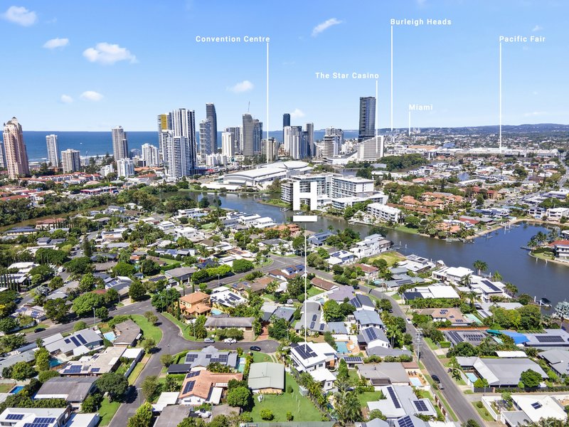 Photo - 33 Talinga Place, Broadbeach Waters QLD 4218 - Image 23