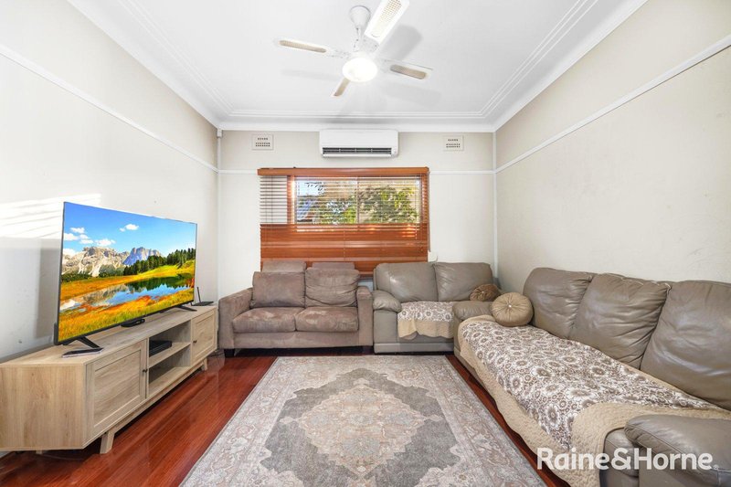 Photo - 33 Tangerine Street, Fairfield East NSW 2165 - Image 3