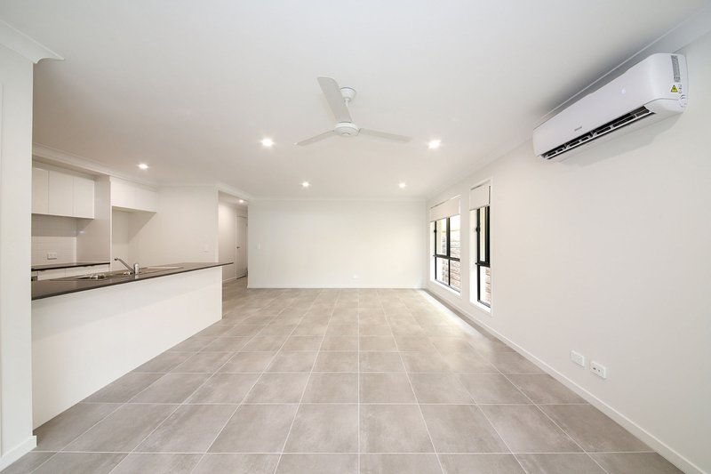 Photo - 33 Tejo Street, Holmview QLD 4207 - Image 3