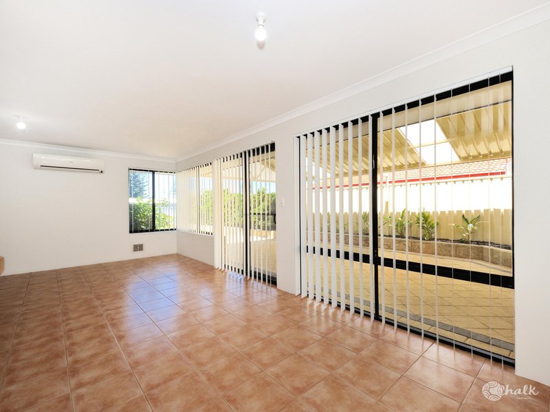 Photo - 33 Teraglin Way, Warnbro WA 6169 - Image 3