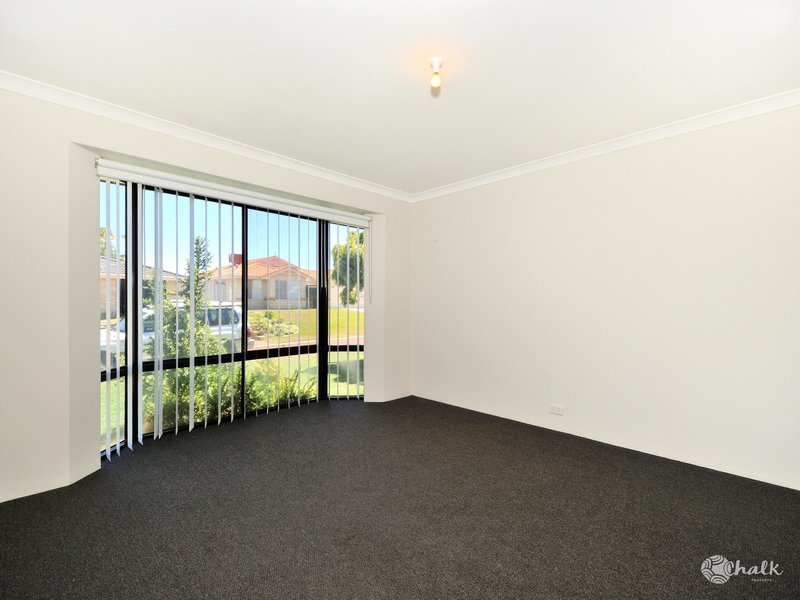 Photo - 33 Teraglin Way, Warnbro WA 6169 - Image 5