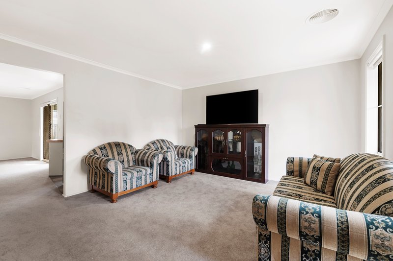 Photo - 33 The Seekers Crescent, Mill Park VIC 3082 - Image 4