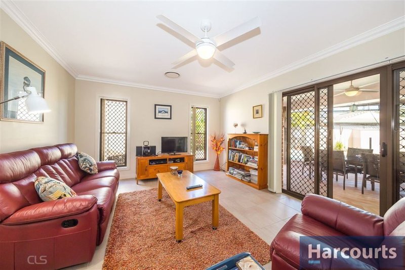 Photo - 33 Tilia Ct , Bongaree QLD 4507 - Image 11