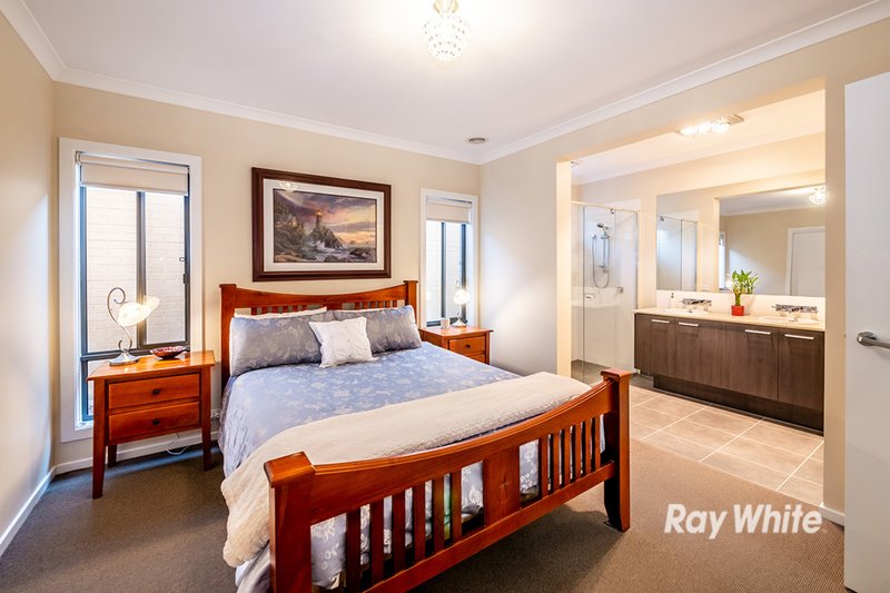 Photo - 33 Trillium Boulevard, Cranbourne North VIC 3977 - Image 4